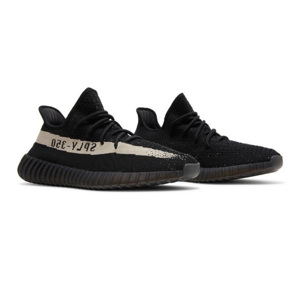 Yeezy Boost 350 V2 “Oreo”
Core Black White